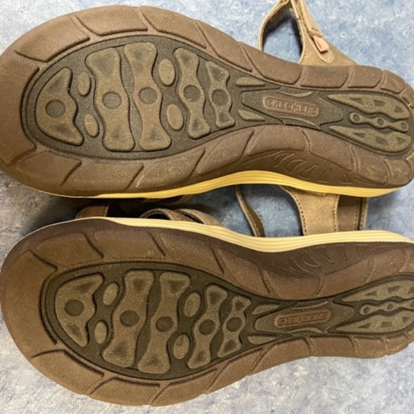 NEW Skechers Outdoor Lifestyle Sandals with Arch Support - Picture 2 of 3